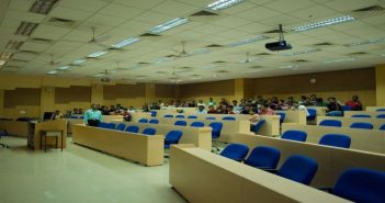 800px-class_in_iim_indore