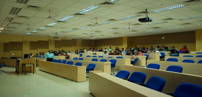 800px-class_in_iim_indore