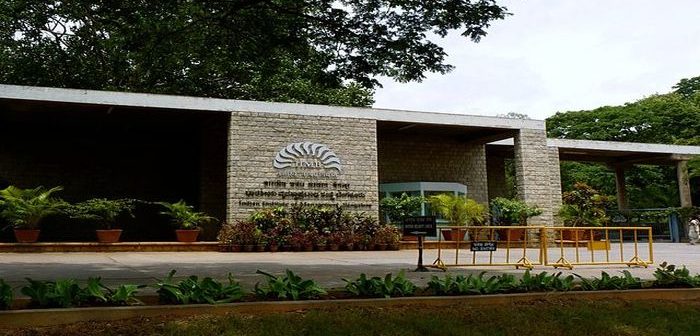 640px-IIMB_Entrance